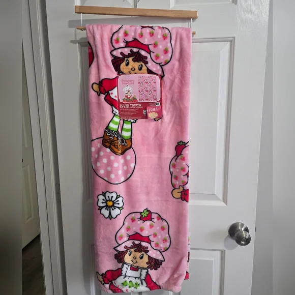 Strawberry Shortcake Pink Blanket - Picture 1 of 5
